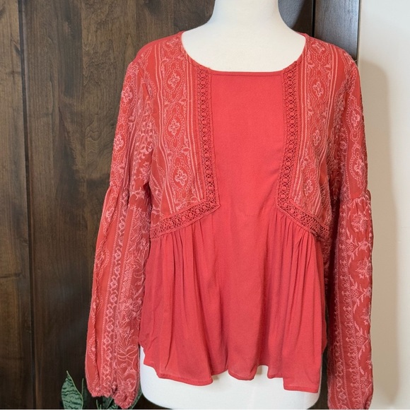 Taylor and Sage red womens Size L rayon long sleeve blouse elastic wrists flowy - Picture 1 of 6